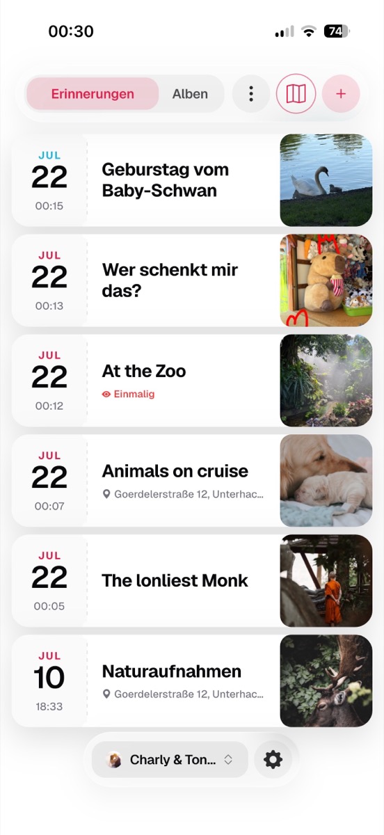 Die Huddle Erinnerungs-Timeline mit Fotos und Notizen in einem gemeinsamen, nach Datum sortierten Feed